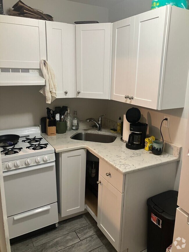 Building Photo - Awesome 1-Bed 1-Bath Available for June 1st Rental
