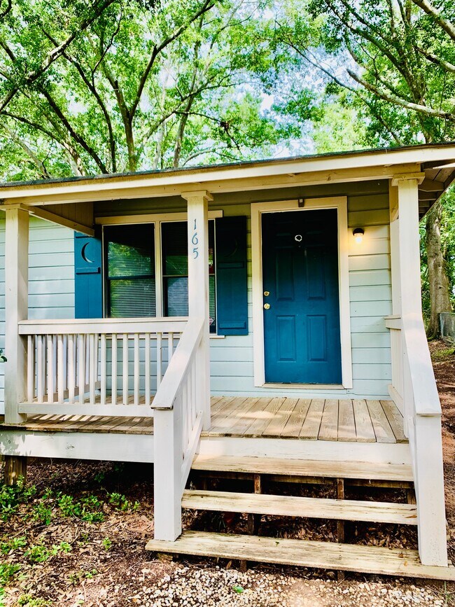 Photo - 165 Hillside St