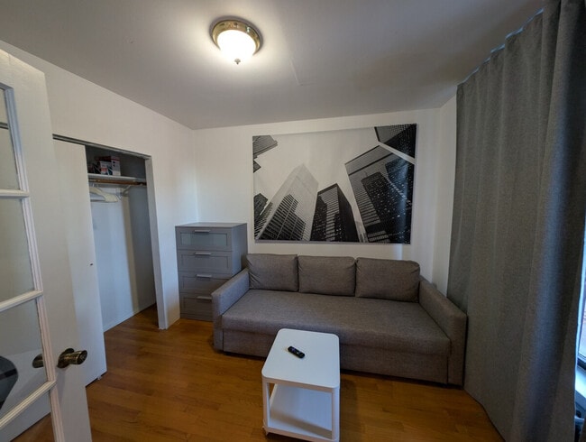 Building Photo - 224 E 95th St Rental