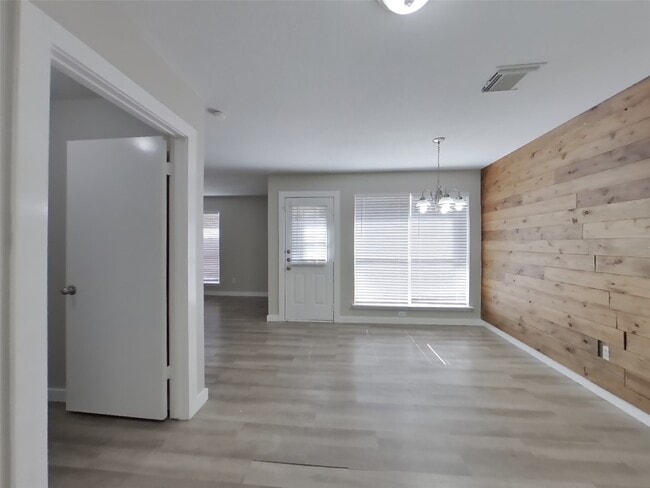 Photo - 1824 Old Creek Dr
