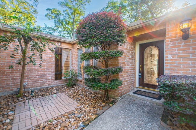 Photo - 19 Lancelot Ln