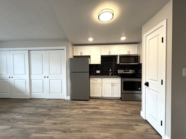 Building Photo - 625 Main St Unit 4