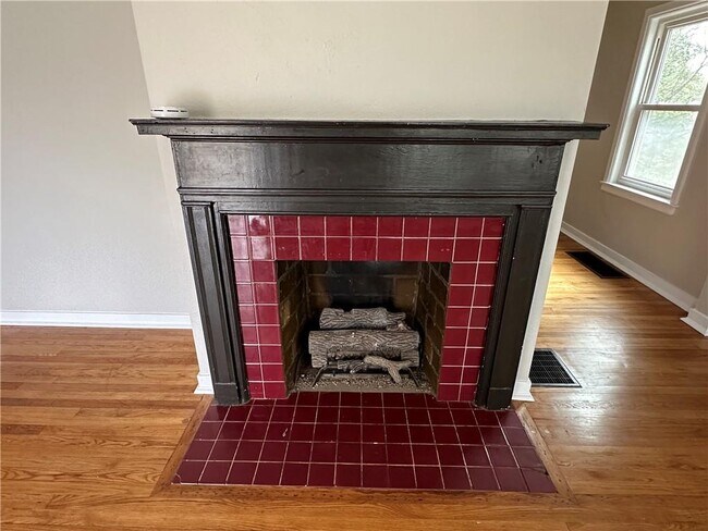 Photo - 152 1st St SW