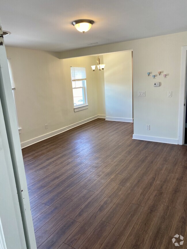 Building Photo - 212 N George St Unit 201 Rental