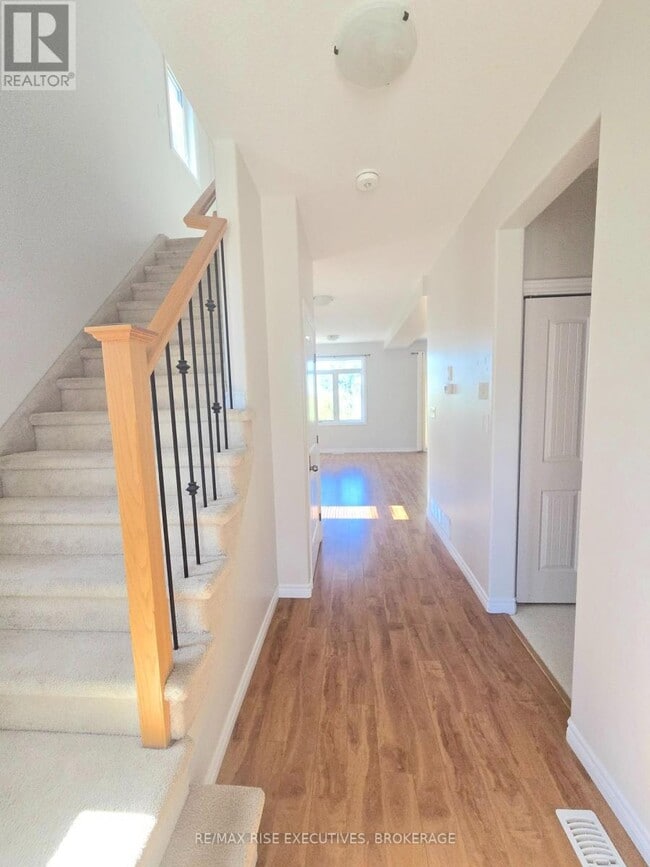 Photo - 949 Blossom St