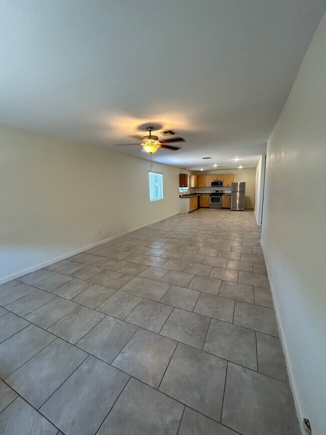 Photo - 2828 E Chipman Rd Unidad 2