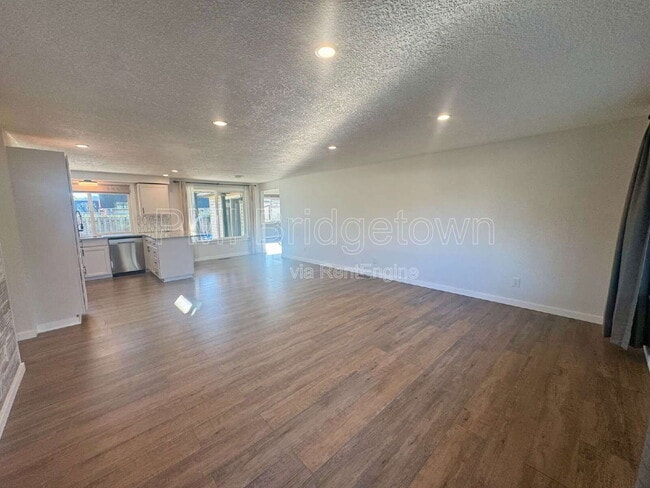 Photo - 670 NE 22nd St