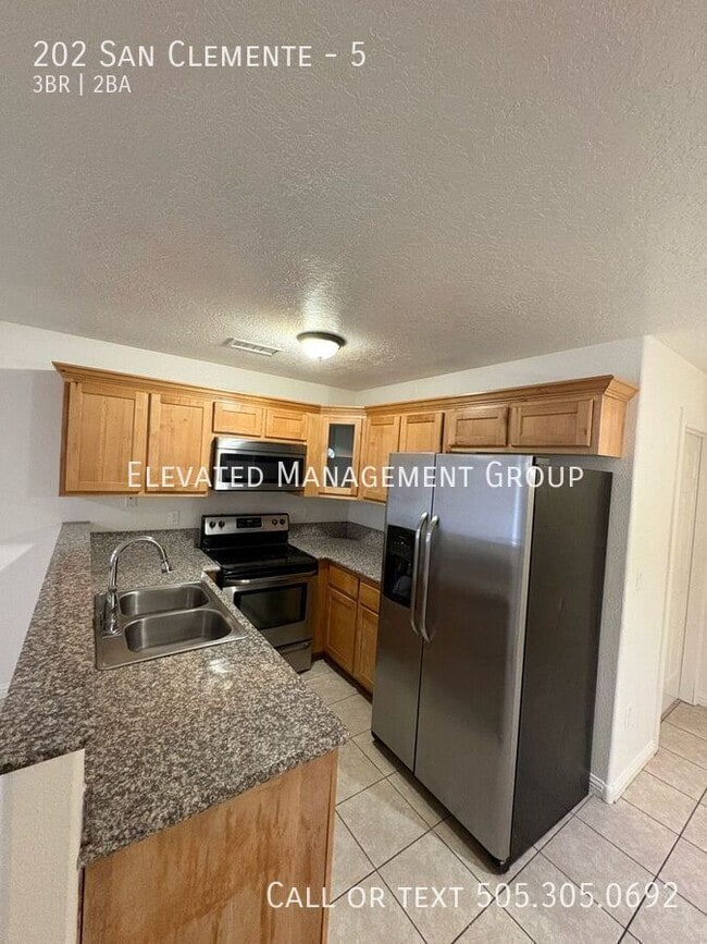 Building Photo - 202 San Clemente Ave NW Unit 5