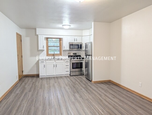 Photo - 562 N Mulford Rd Unit 4