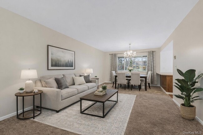 Photo - 914 Old Country Rd