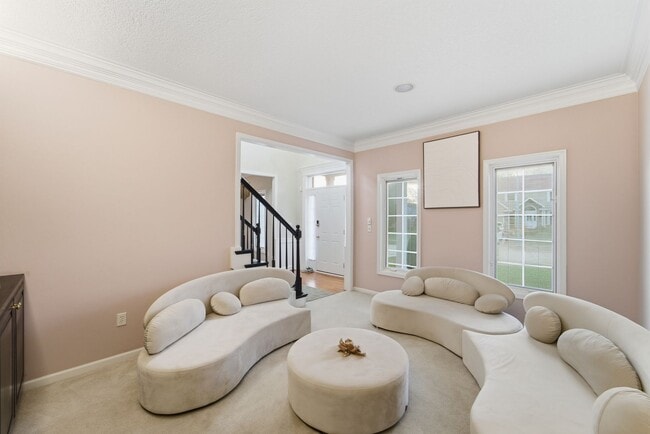 Photo - TIMELESS COMFORT!! 4 Bedroom, 4 Bathroom Home in Urbandale!