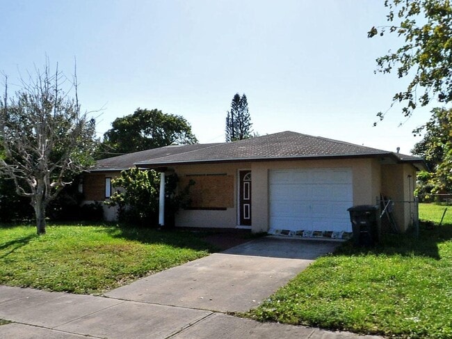 Building Photo - 103 Essex Dr