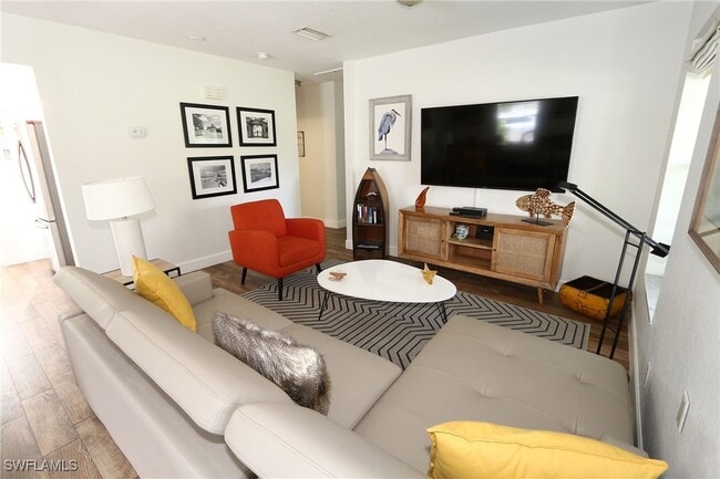 Photo - 714 11th St N