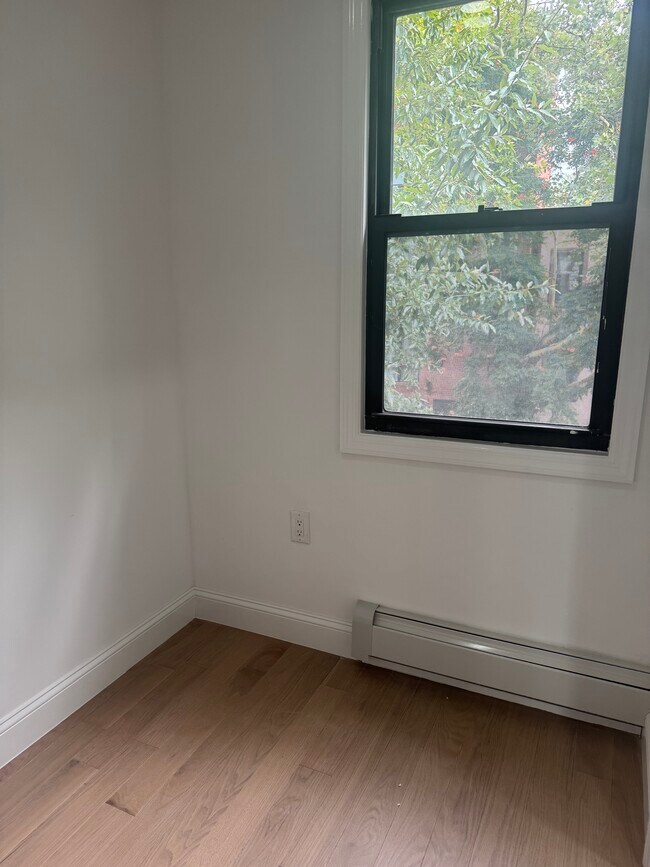 125 Ainslie St Unit 2