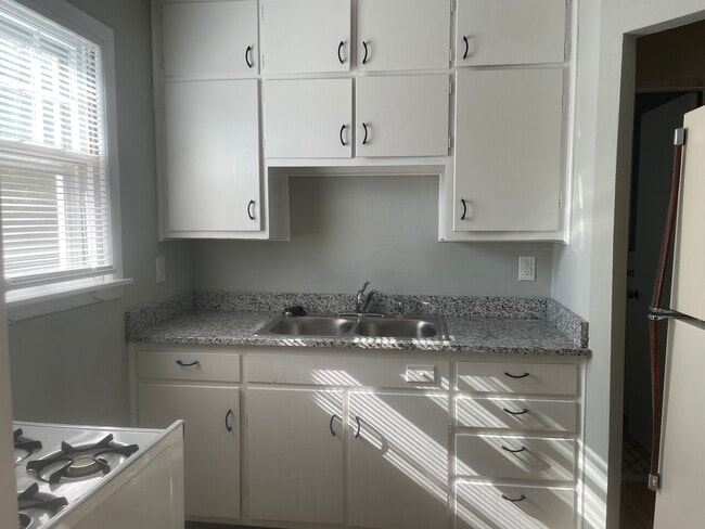 Photo - 100-104 E Stewart Rd Unit 8