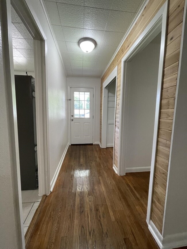 Photo - 1004 Oak Dr