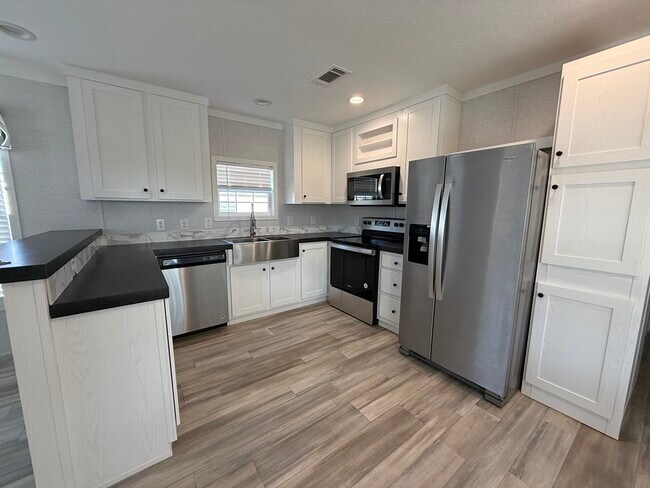 6607 Lakewood Dr