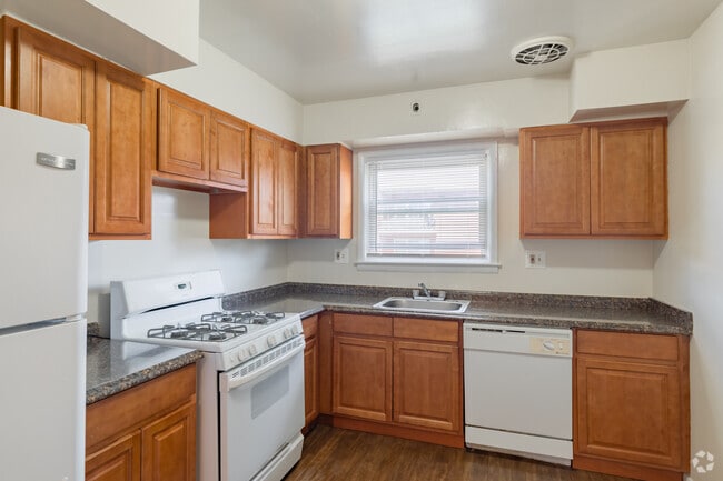 2BR, 1BA - 950SF