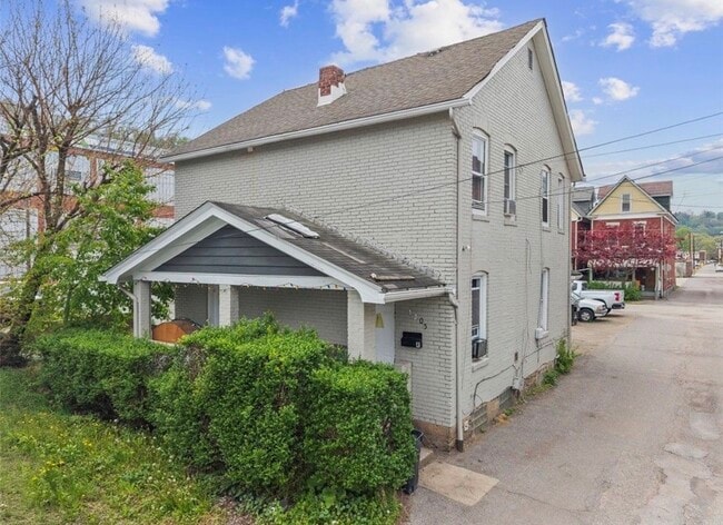 Building Photo - 1305 Airbrake Ave Unit 1305