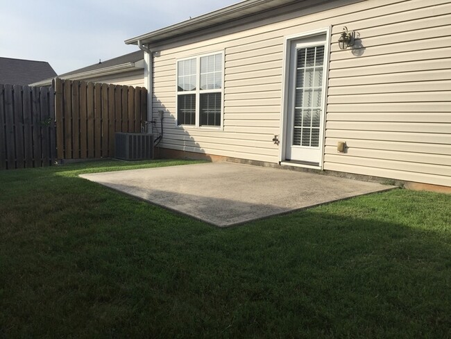 Photo - 2 bed, 2 bath, 2 car garage, ranch style t... Casa