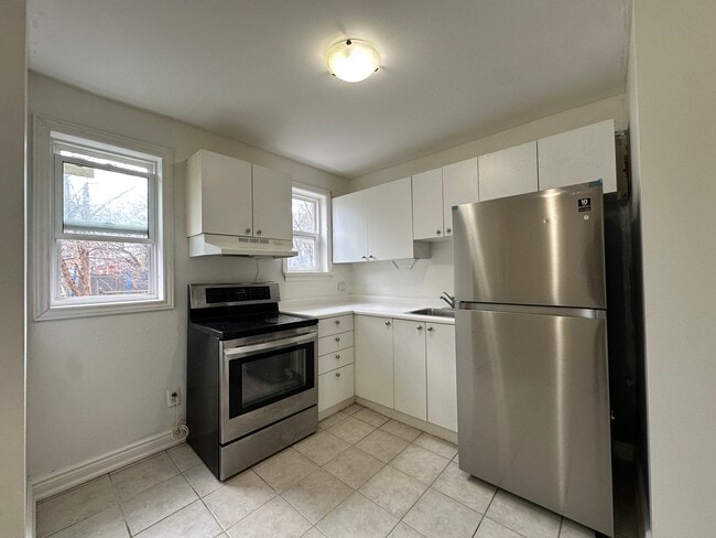 Building Photo - 2-380 Phillip Murray Avenue Oshawa Ontario L1J 1H3 Unit 2