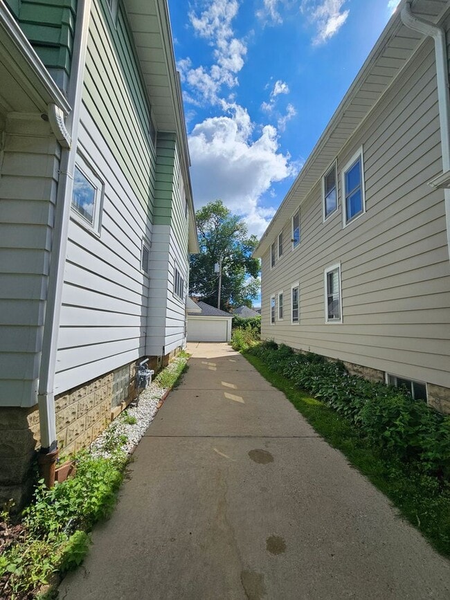 Building Photo - 1750-1752-1752 N 56th St Unit 1752 Rental