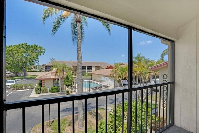 Photo - 2415 Bayshore Gardens Pkwy Unidad 8