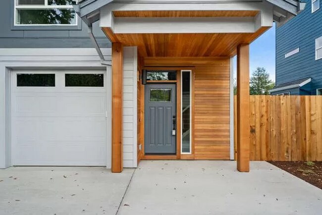 Photo - Bright & Beautiful Updated 4 bed, 3.5 bath in the Heart of the Brentwood-Darlington Neighborhoods