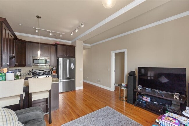 Building Photo - 207 E 31st St Unit 4F Rental