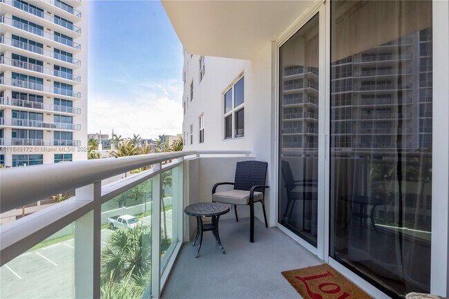 Photo - 3001 S Ocean Dr Unit 425