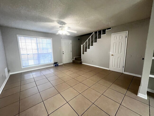 Photo - 211 Al Pearson Dr Unit Apt B