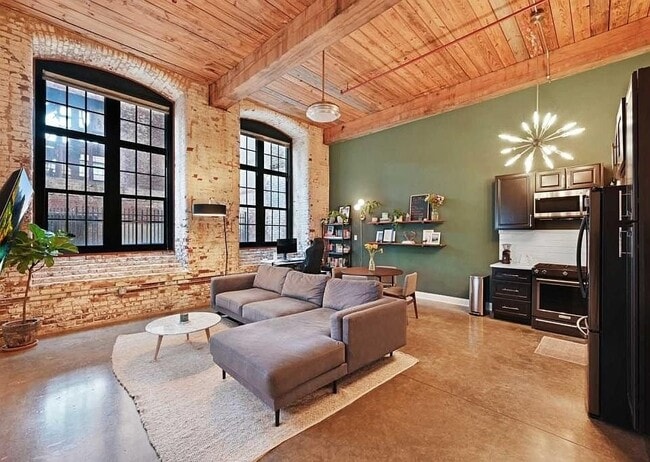 Building Photo - 170 Boulevard SE