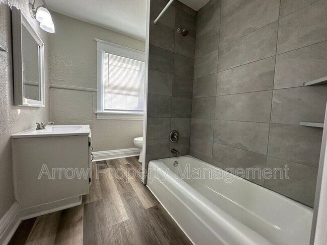 Photo - 2442 Vine St Unit 2