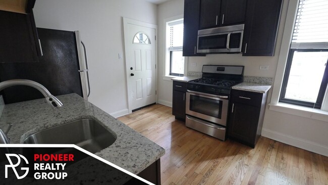 Photo - 4034 N Ashland Ave Unit 4036.5GDS
