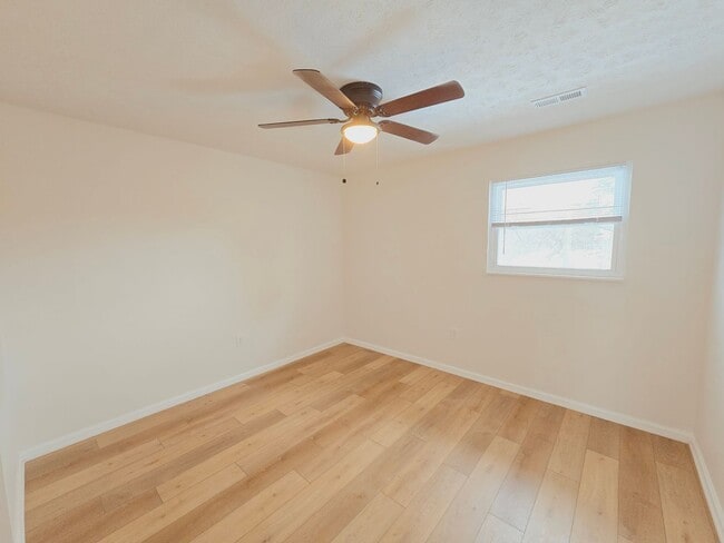 Photo - Renovated 2 Bedroom apartment in Hikes Point!