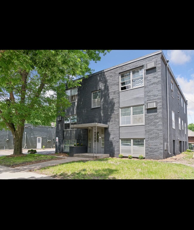 Photo - 3606 E 34th St Apartamento