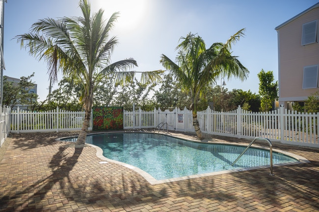 Sunset Marina Apts
