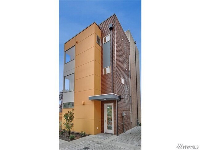 Stunning home in the heart of the city! - Stunning home in the heart of the city!