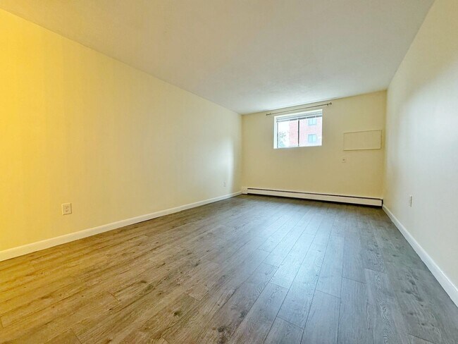 Photo - Luxury 2 bed condo includes Heat, hot wate...