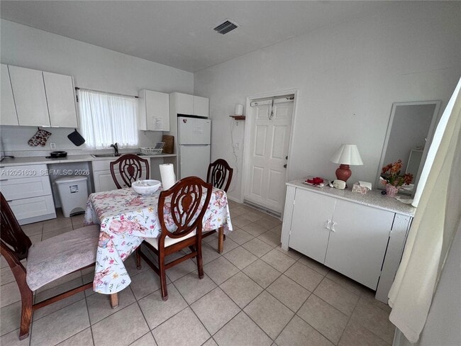 Photo - 1239 N Victoria Park Rd Unit COTTAGE