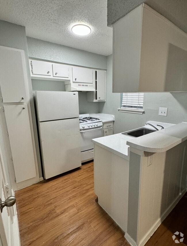 Building Photo - 40 Hyde Park Rental
