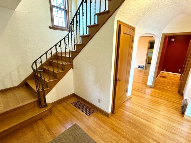 Photo - Alameda Neighborhood Pristine Tudor Home, ...