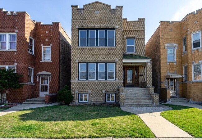 Photo - 5225 W Melrose St Unit 2