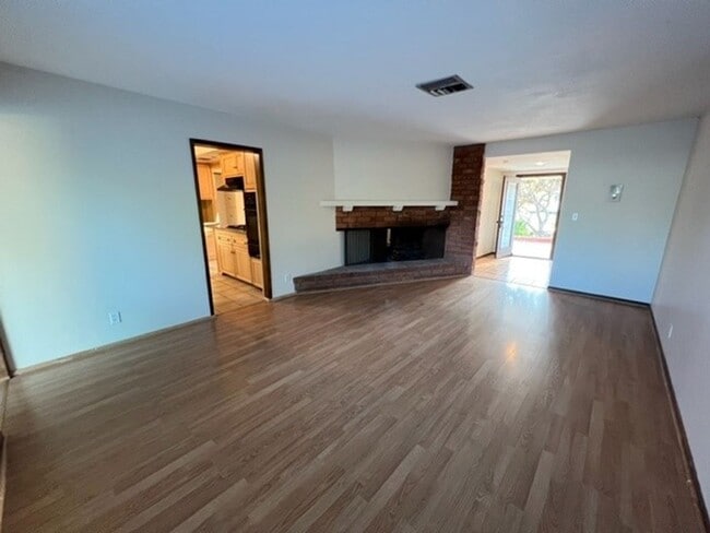 Photo - Large 2 Story: 5 Bedroom 5 Bath Pool Home With Family Room,