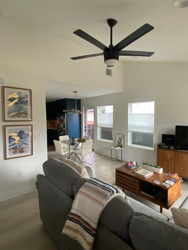 Photo - 4609 Leslie Ave