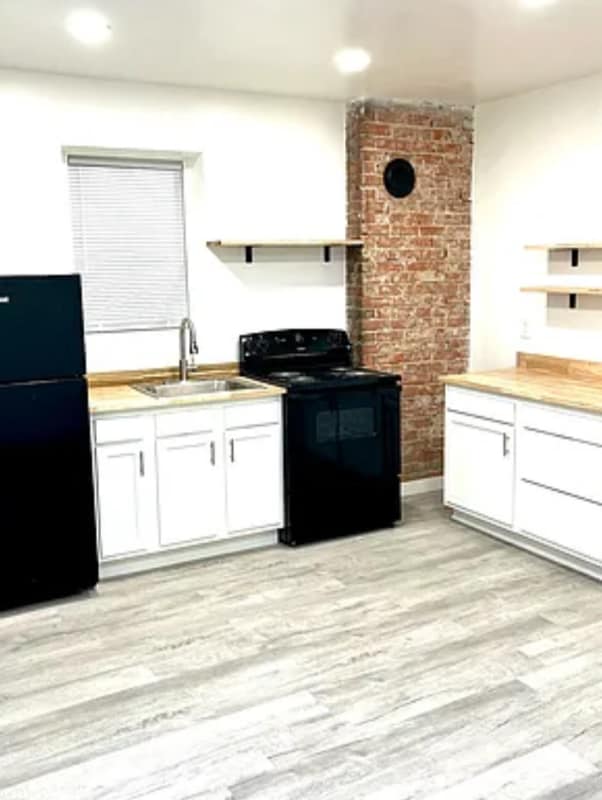 Photo - 2131 Williams Ave Unidad 1