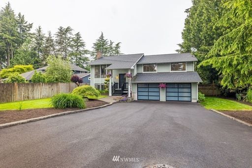 **Free July Rent** Oversized 4 Bedroom 3 B... - **Free July Rent** Oversized 4 Bedroom 3 B... House