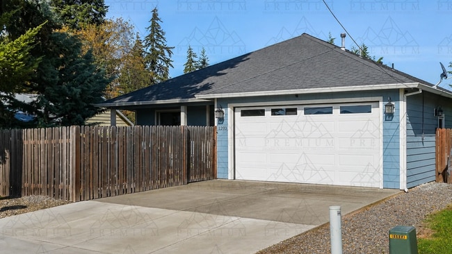 Building Photo - Beautiful 3 bedroom 2 bath home!