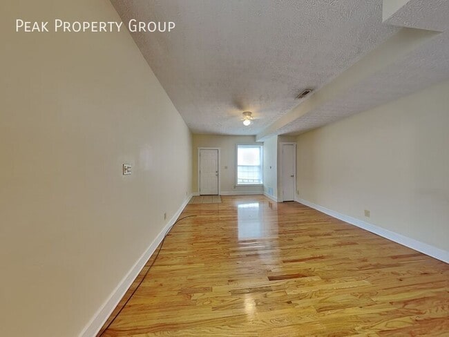 Photo - 1393 Indianola Ave