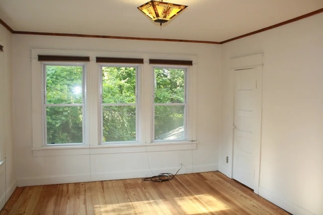 Photo - 1004 E 2nd St